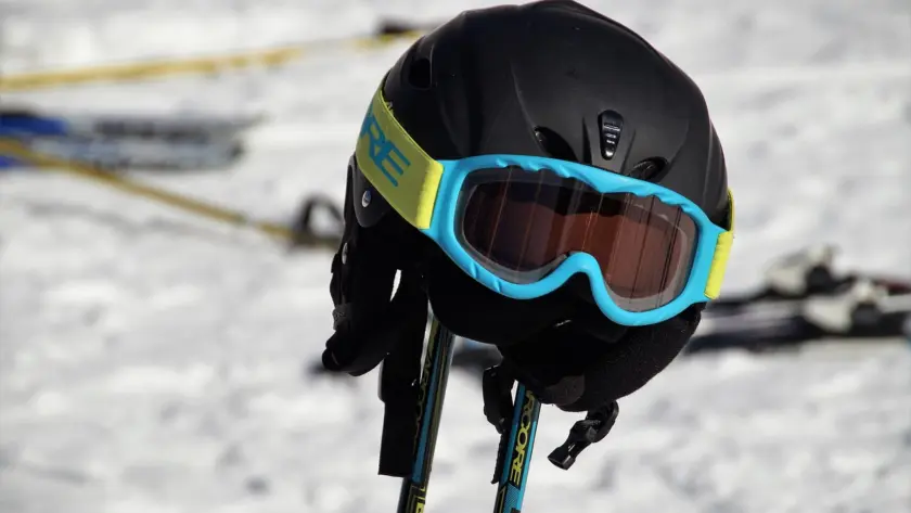 kayak kask gozluk 01