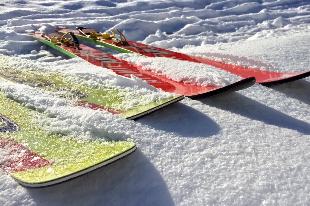 Kayak montunun sol kolundaki RFID skipass cebi